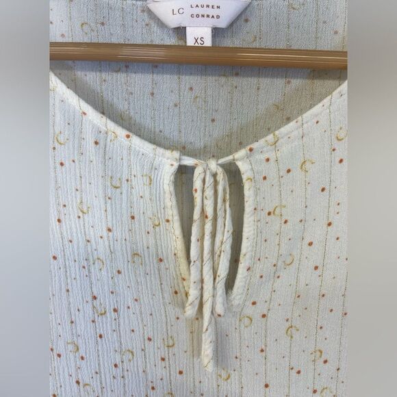 Lauren Conrad Ruffle Sleeve Blouse. Size XS - Picture 5 of 9